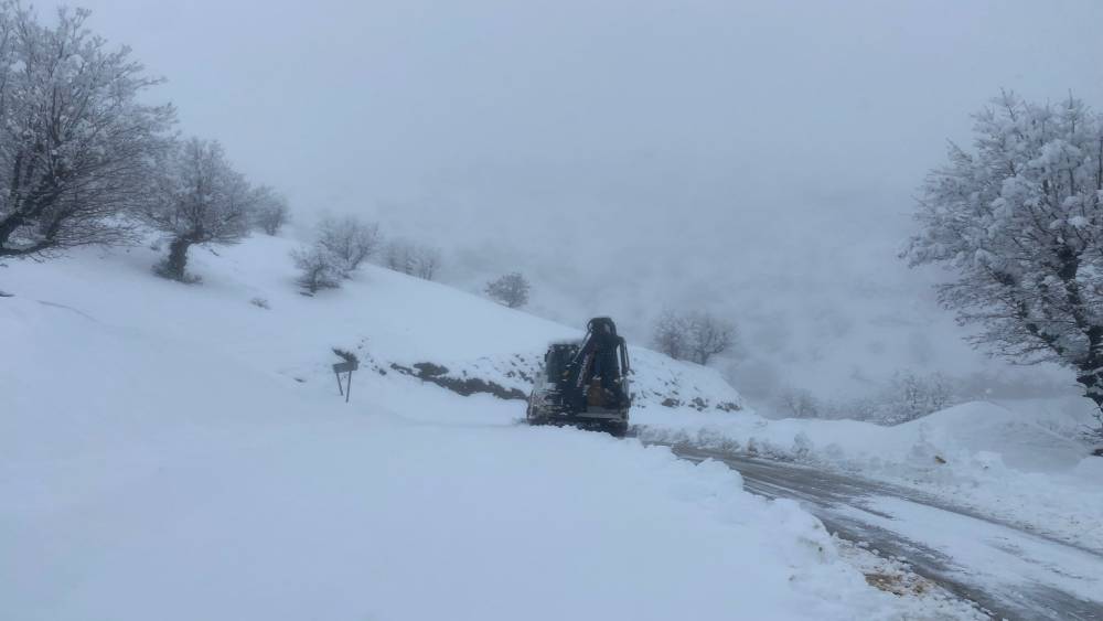 Batman&rsquo;da kapalı olan il&ccedil;eler arası yol ulaşıma a&ccedil;ıldı
