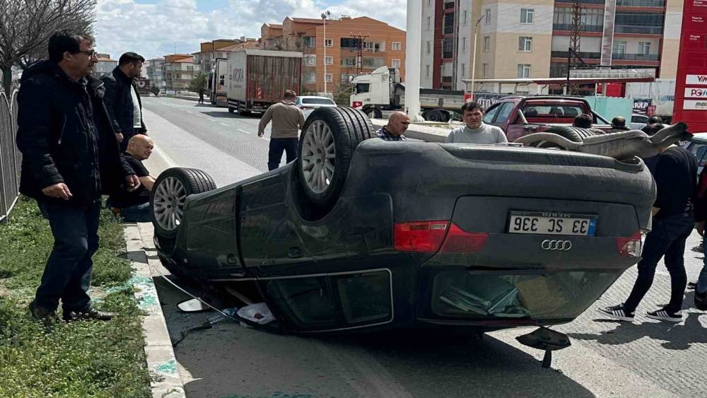 Karapınar&rsquo;da kontrolden &ccedil;ıkan otomobil takla attı: 2 yaralı
