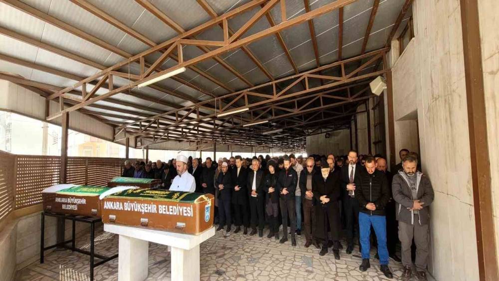 Ankara&rsquo;daki otob&uuml;s kazasında hayatını kaybeden 4 kişi son yolculuğuna uğurlandı
