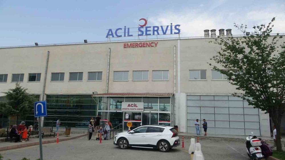 Malatya&rsquo;da iki otomobil &ccedil;arpıştı: 3 yaralı
