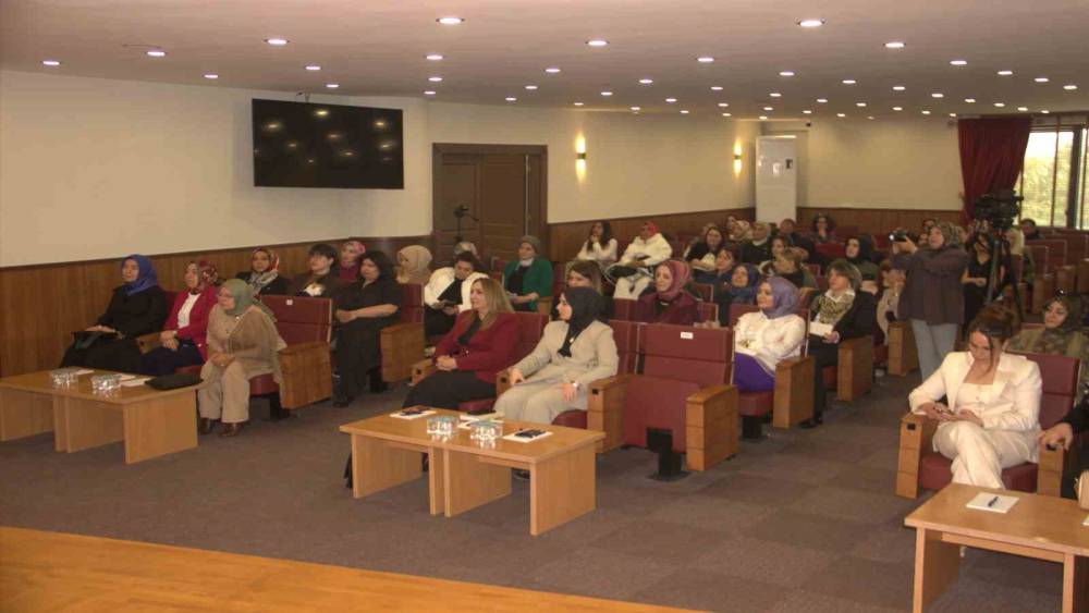 Erzurum&rsquo;da &lsquo;Zirvede kadın var&rsquo; programı d&uuml;zenlendi
