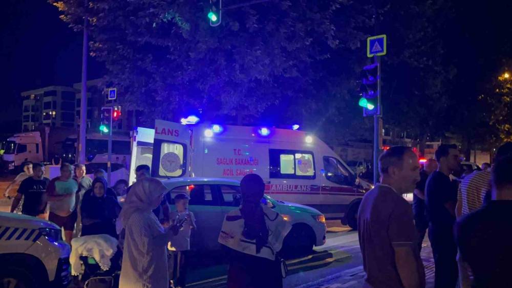 Aileler arasında &ccedil;ıkan kavgada kan aktı: 3 yaralı
