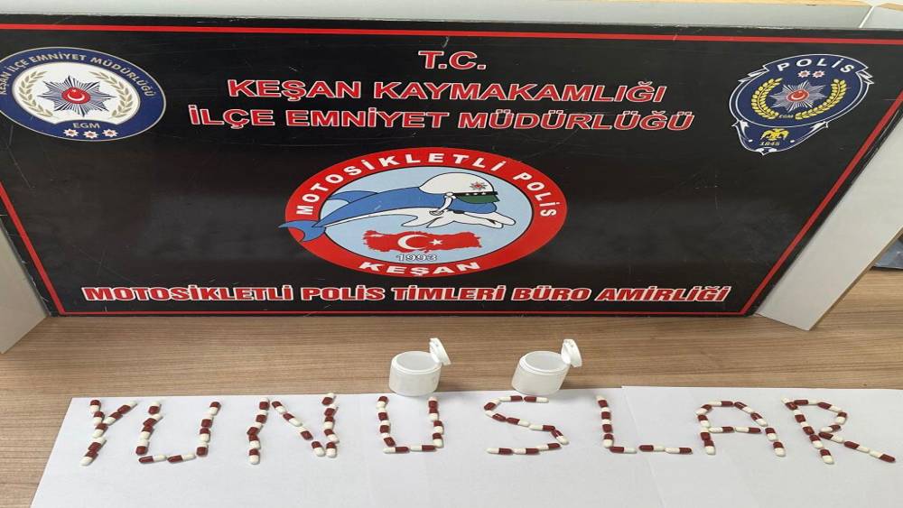 Ehliyetsiz plakasız motosiklet kullanırken &uuml;zerinde uyuşturucu &ccedil;ıktı
