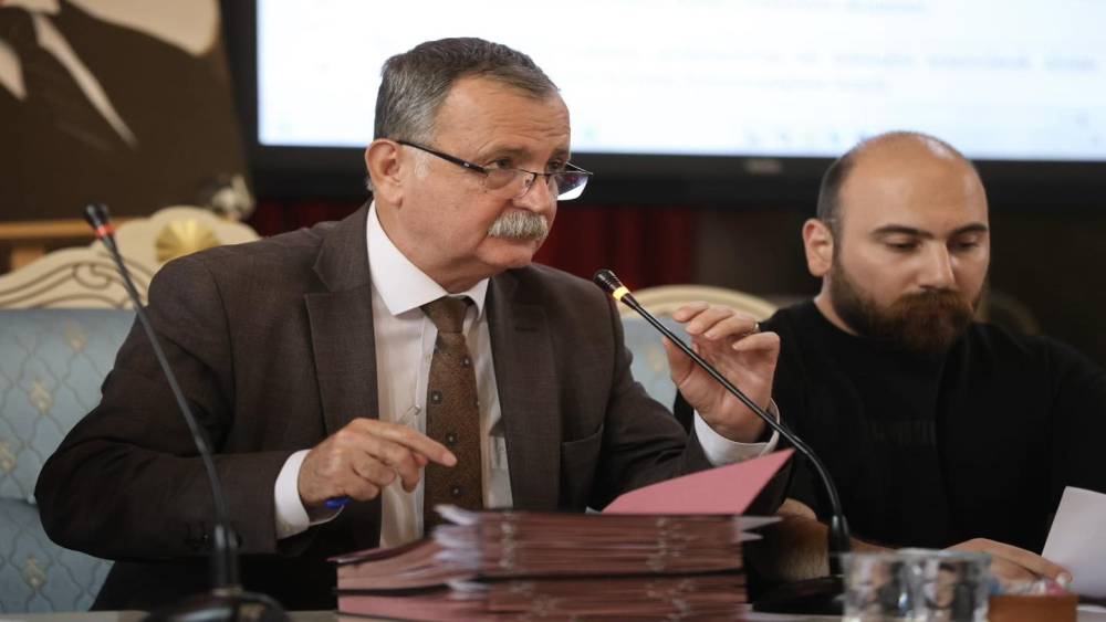 Yunusemre Meclisi&rsquo;nde &Ouml;zg&uuml;r &Ouml;zel gerginliği
