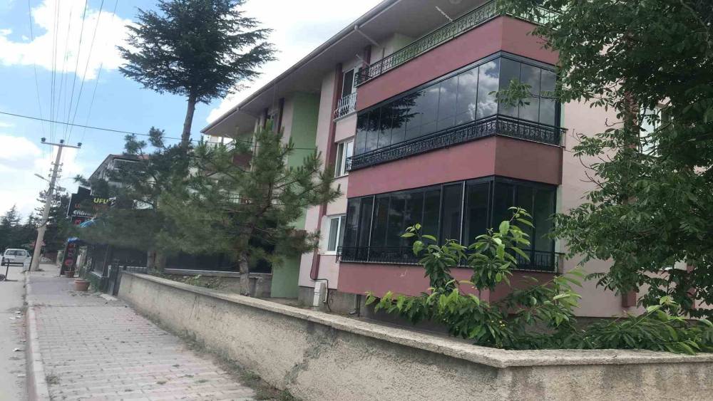 Yaşlı kadın evinde &ouml;ld&uuml;r&uuml;ld&uuml;
