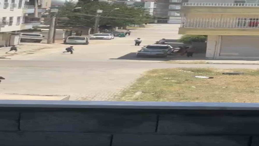 Mardin&rsquo;de 1 kişinin &ouml;ld&uuml;ğ&uuml; silahlı kavganın g&ouml;r&uuml;nt&uuml;leri ortaya &ccedil;ıktı
