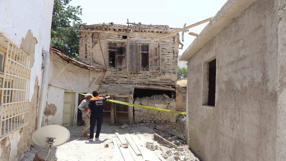 Karaman&rsquo;da duvarı yıkılan metruk ev i&ccedil;in &ouml;nlem alındı
