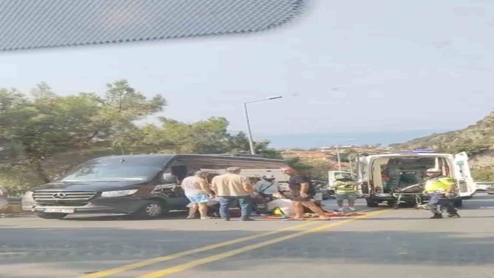 Ağabeyinin kullandığı ara&ccedil;tan kazada yola savrulan gen&ccedil; hayatını kaybetti
