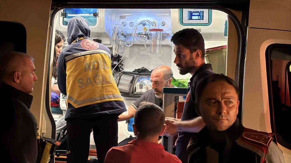 &lsquo;Doğal gaz patlaması&rsquo; ihbarı, ocakta unutulan yemek &ccedil;ıktı
