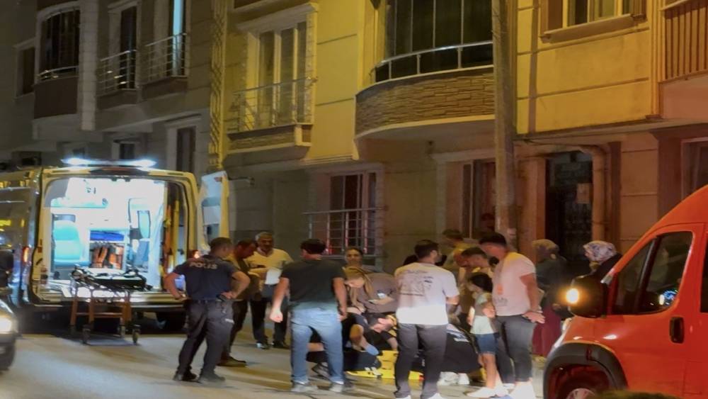Aniden yola fırlayan &ccedil;ocuğa minib&uuml;s &ccedil;arptı
