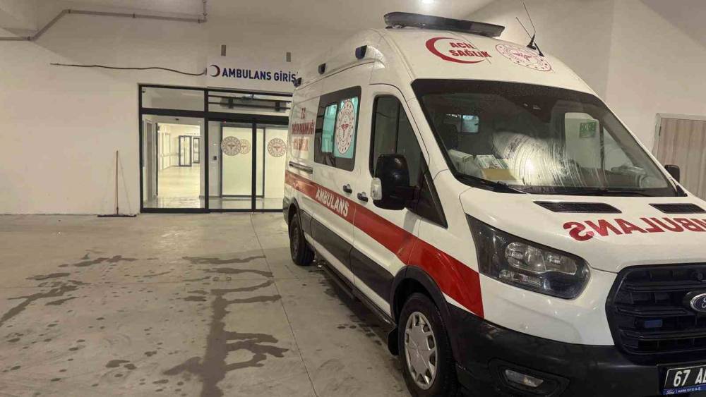 İncir ağacından d&uuml;şt&uuml;, ağır yaralandı
