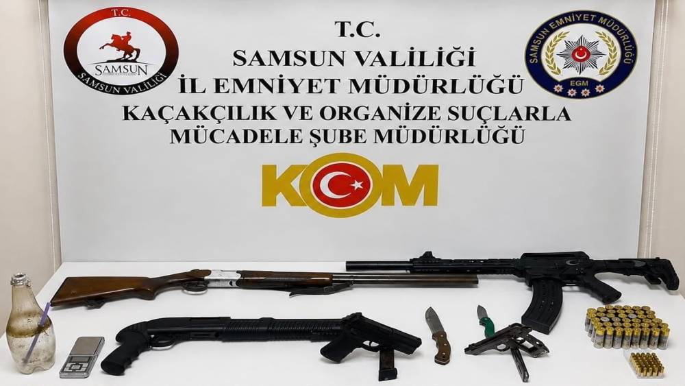 Bafra&rsquo;da ruhsatsız silah operasyonu: 3 g&ouml;zaltı

