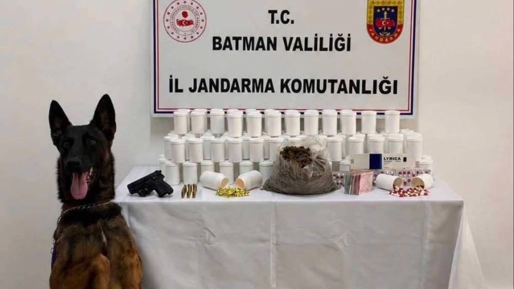 Batman&rsquo;da 10 binden fazla uyuşturucu hap ele ge&ccedil;irildi
