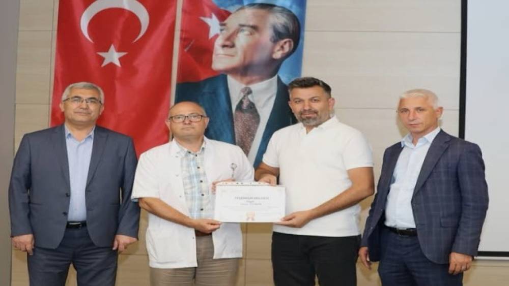 K&uuml;tahya Şehir Hastanesi&rsquo;nden Tıbbi Sekreter İshak Orman&rsquo;a teşekk&uuml;r belgesi
