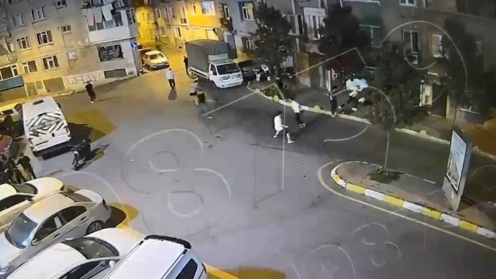 Fatih&rsquo;te barışma buluşması kanlı bitti: 19 yaşındaki gen&ccedil; hayatını kaybetti
