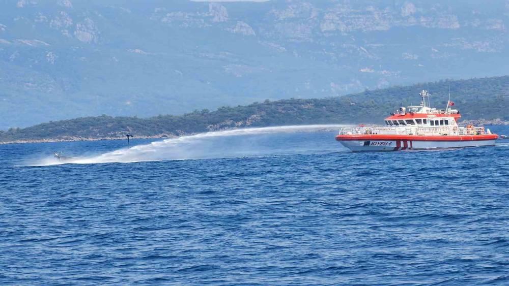 Marmaris&rsquo;te demirli yelkenli tekne alevlere teslim oldu
