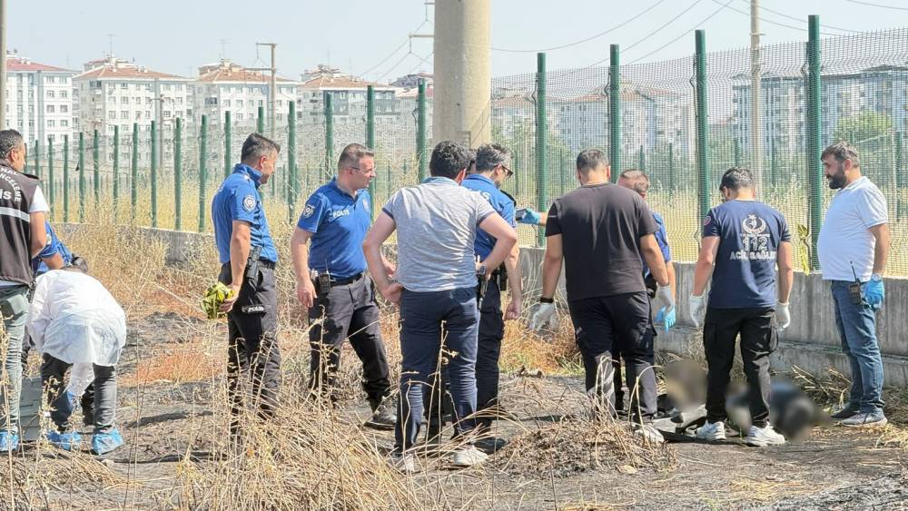 Diyarbakır&rsquo;da boş arazide erkek cesedi bulundu
