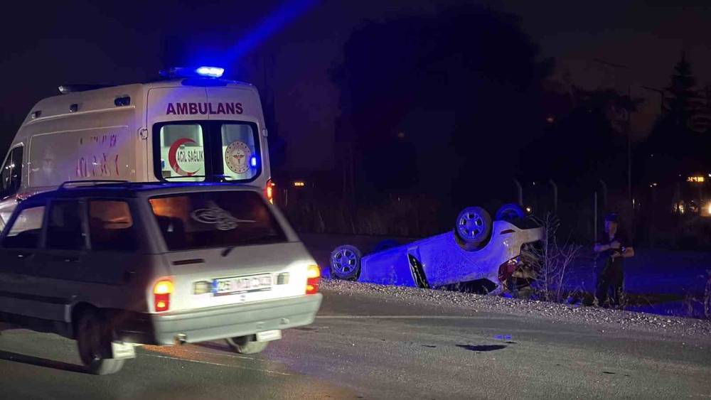 Eskişehir&rsquo;de &rsquo;&ccedil;arpıp ka&ccedil;tı&rsquo; iddiası: Takla atan otomobildeki 2 kişi yaralı
