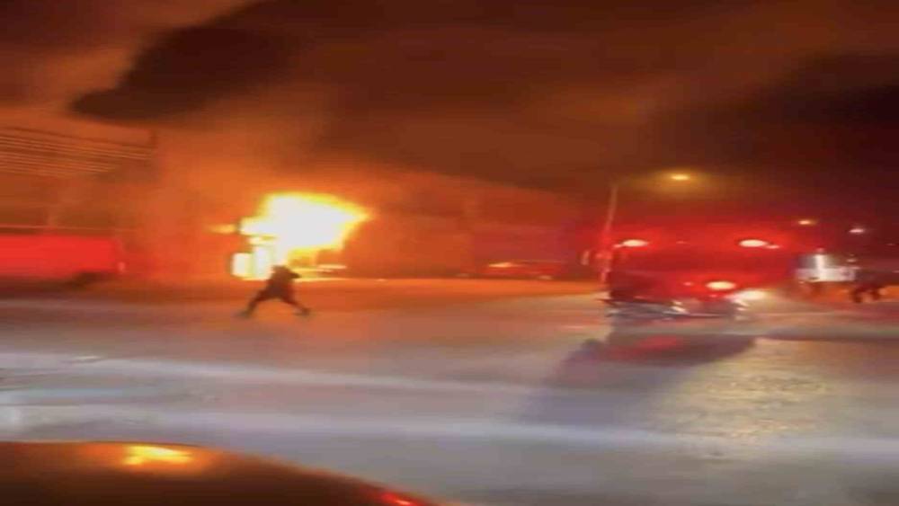 Bursa&rsquo;da iş yeri alev alev yandı
