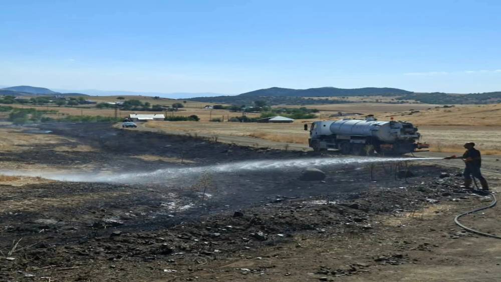 Tunceli&rsquo;de ot yangını b&uuml;y&uuml;meden s&ouml;nd&uuml;r&uuml;ld&uuml;
