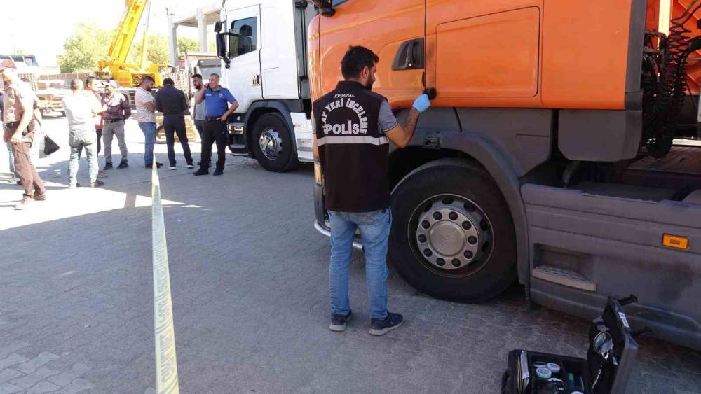 Malatya&rsquo;da cinayetin azmettiricisi olarak g&ouml;rd&uuml;ğ&uuml; akrabasına tırla &ccedil;arptı: 1 tutuklama
