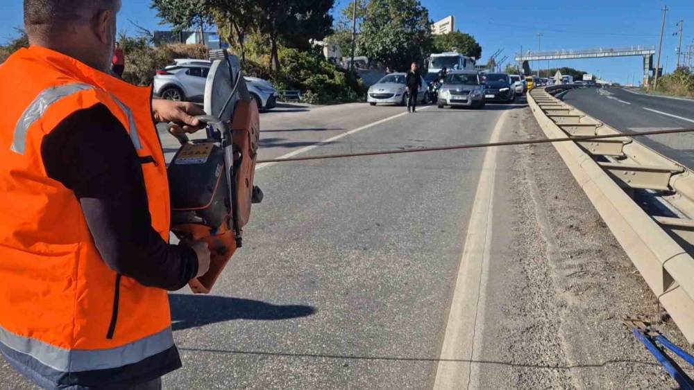 Polis yolu kesti, herkes merakla izledi; ger&ccedil;ek, saniyeler sonra ortaya &ccedil;ıktı
