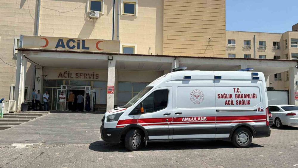 Siverek&rsquo;te otomobil şarampole girdi: 3 yaralı
