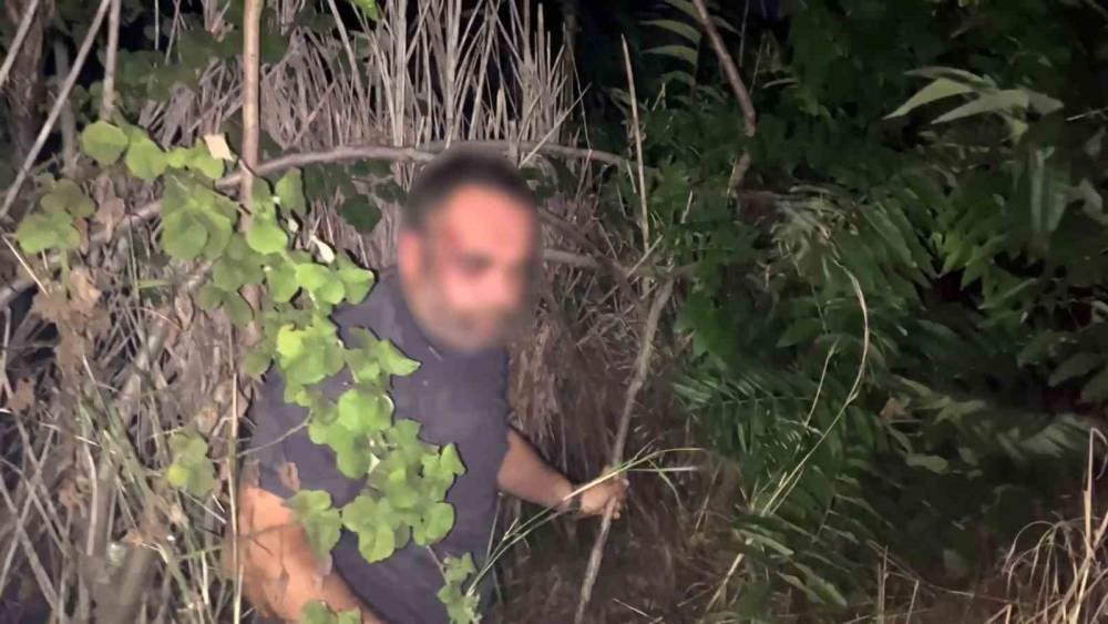 10 milyonluk l&uuml;ks aracını bırakıp &ccedil;alılıklara ka&ccedil;an s&uuml;r&uuml;c&uuml; uyuyakaldı, polis b&ouml;yle buldu
