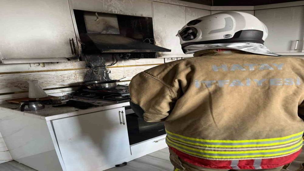 Reyhanlı&rsquo;da evin mutfağında yangın &ccedil;ıktı
