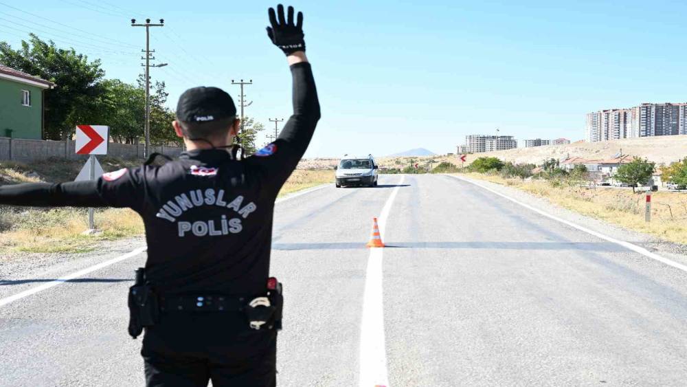 Karaman&rsquo;da polisin denetimlerinde yakalanan 22 kişiden 13&rsquo;&uuml; tutuklandı
