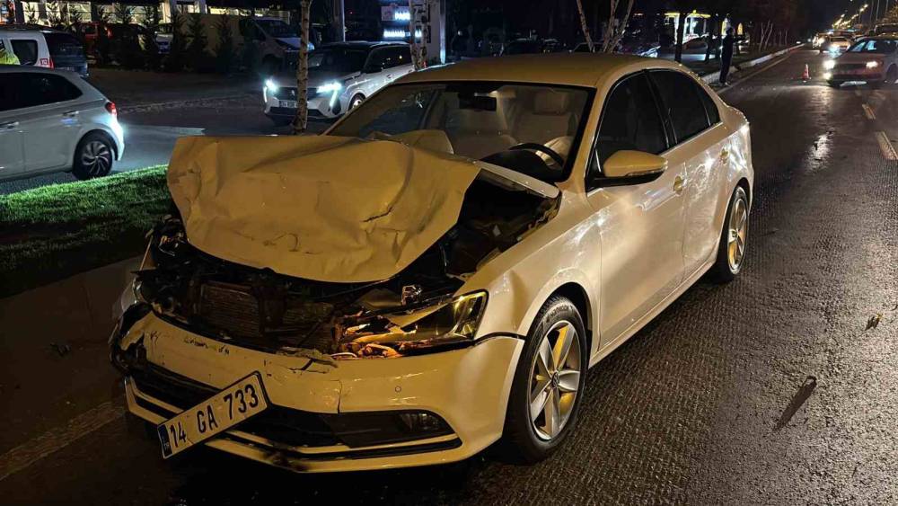 Bolu’da D-100’de iki otomobil çarpıştı: 2 yaralı
