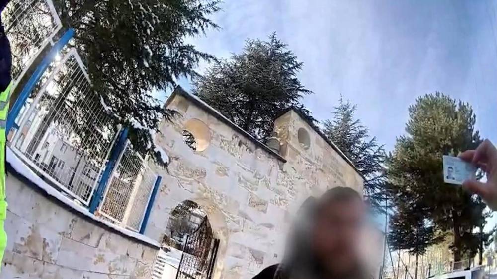 Aranan şahıs sahte kimlik ile yakalandı
