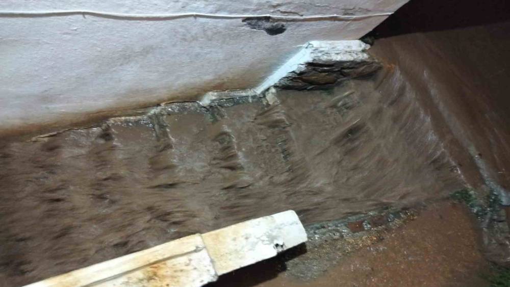 Marmaris&rsquo;te sağanak etkili oldu, su baskınları oluştu
