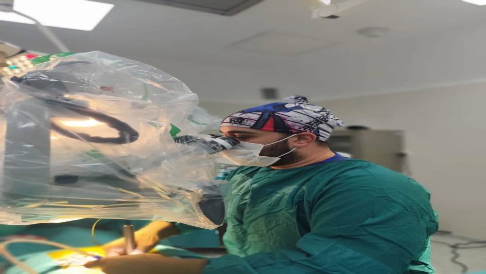 Bayburt&rsquo;ta gen&ccedil; hastanın bel kayması ilk kez uygulanan g&uuml;len y&uuml;z tekniğiyle tedavi edildi
