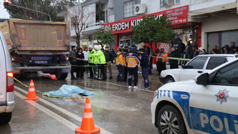 Kozan&rsquo;da kamyonun &ccedil;arptığı yaşlı adam hayatını kaybetti
