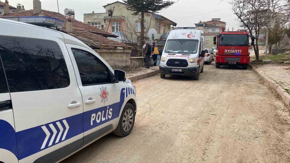 Haber alınamayan yaşlı kadın i&ccedil;in ekipler seferber oldu: Banyoda d&uuml;şt&uuml;ğ&uuml; ortaya &ccedil;ıktı
