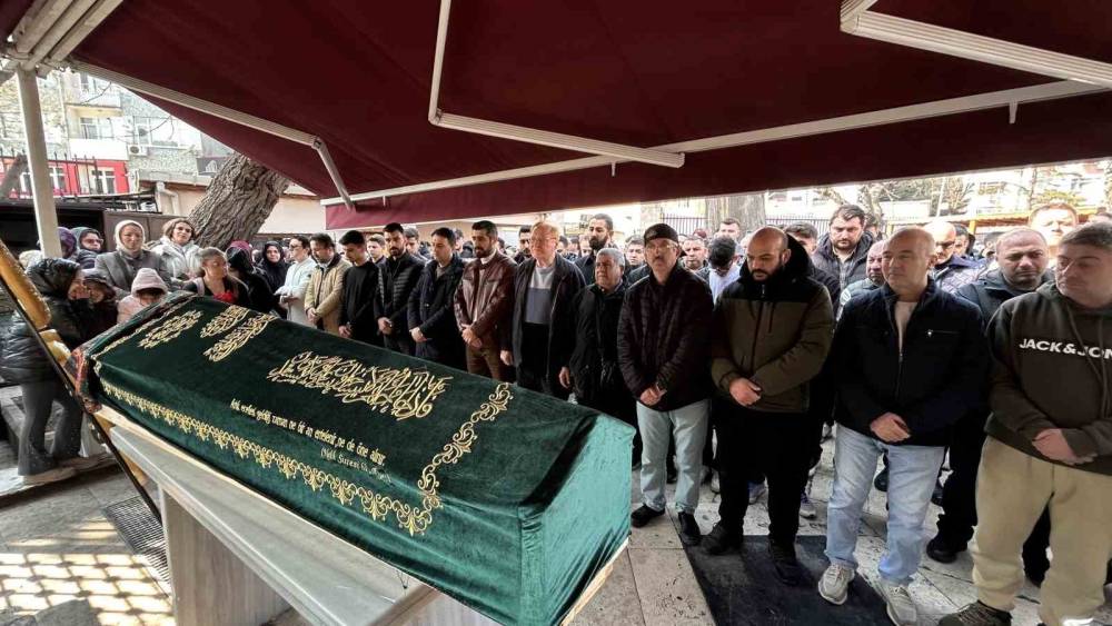 Fatih&rsquo;te kocası tarafından &ouml;ld&uuml;r&uuml;len Semiha Deniz son yolculuğuna uğurlandı
