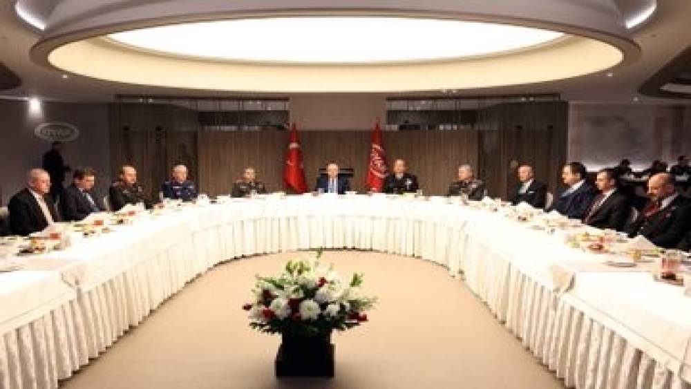 Bakan G&uuml;ler, iftarda OYAK personeli ile bir araya geldi
