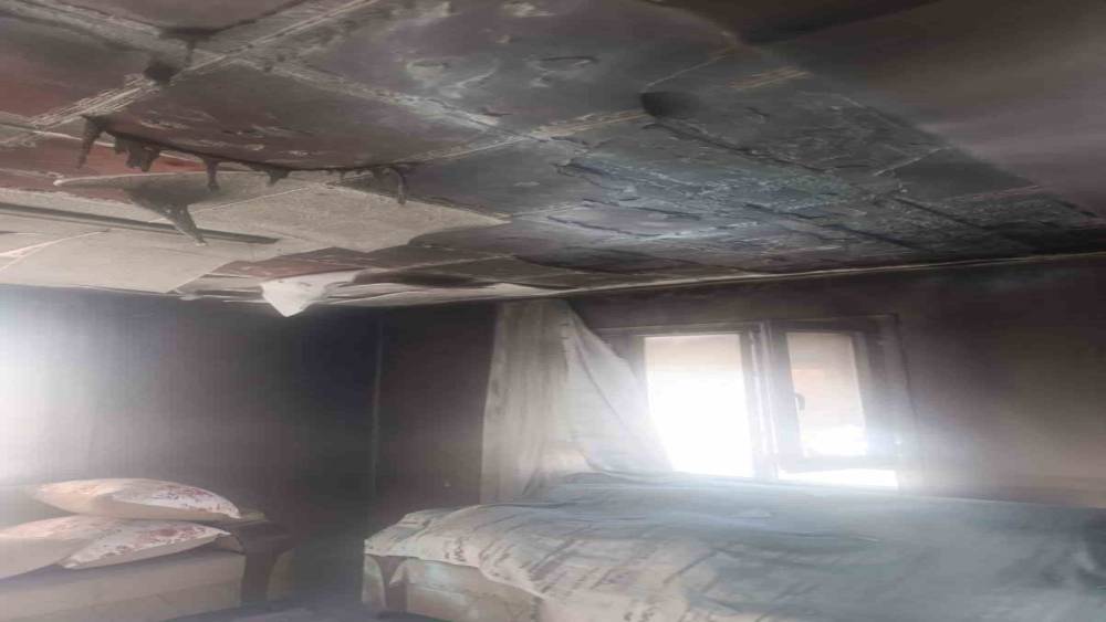 Kumlu&rsquo;da ev yangını
