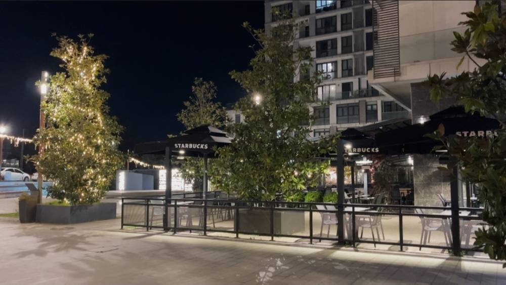 Başakşehir&rsquo;de kafede otururken silahlı saldırıya uğrayan kişi yaralandı
