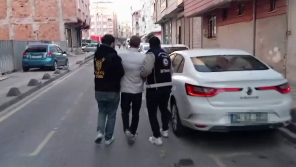 İstanbul merkezli 6 ilde g&ouml;&ccedil;men ka&ccedil;ak&ccedil;ılığı operasyonu: 51 g&ouml;zaltı
