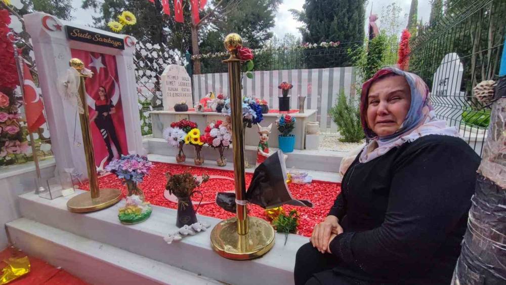 G&uuml;venlik kameralı polis mezarından hırsızlık, anneyi g&ouml;zyaşlarına boğdu
