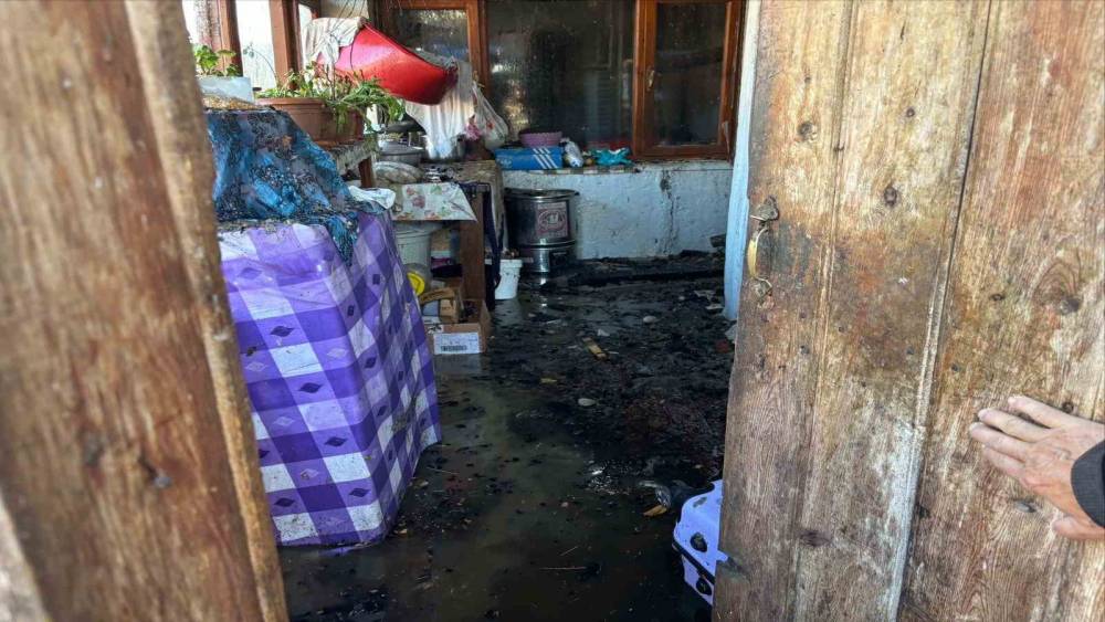 Bilecik&rsquo;te kullanılmayan k&ouml;m&uuml;r kazanından yangın &ccedil;ıktı
