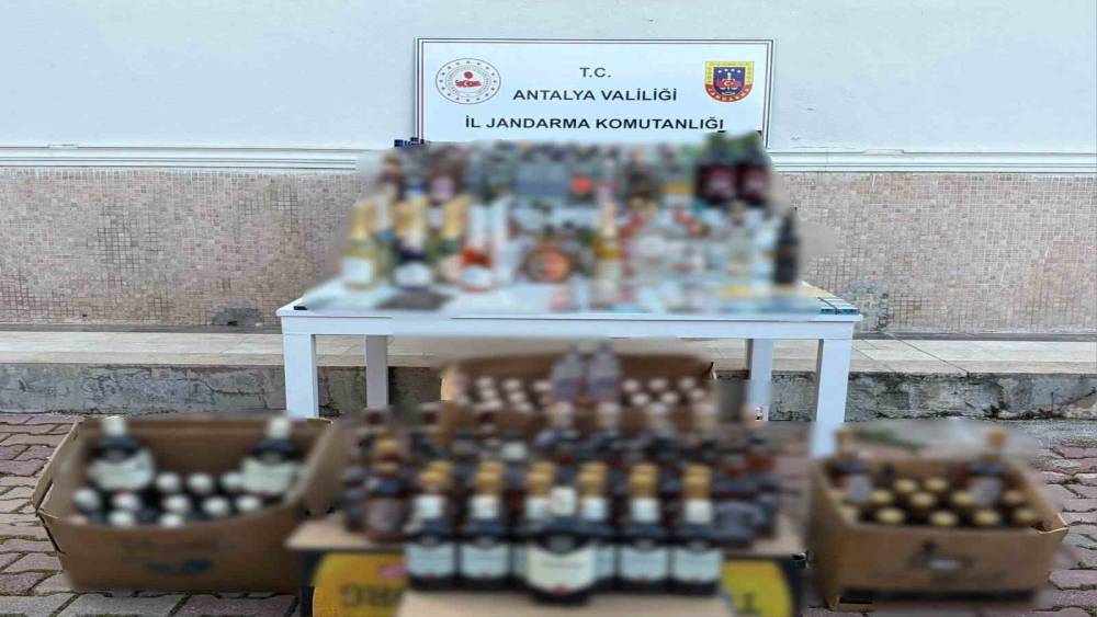 Antalya&rsquo;da bin 150 litre ka&ccedil;ak alkol ele ge&ccedil;irildi
