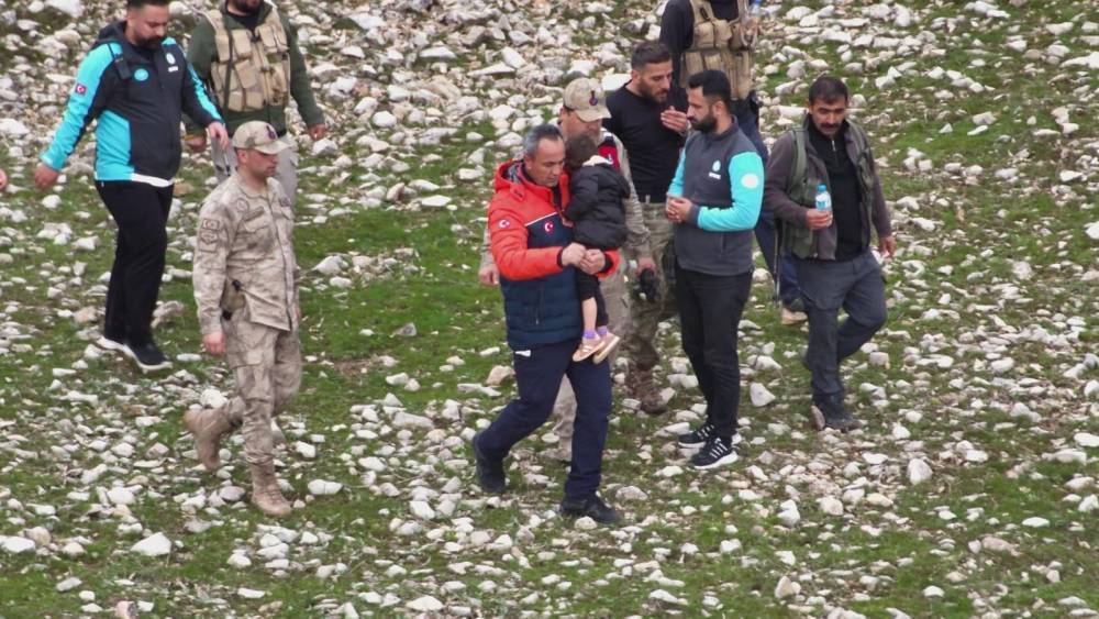AFAD zamanla yarıştı: Siirt&rsquo;te kaybolan 3 yaşındaki kız &ccedil;ocuğundan m&uuml;jdeli haber
