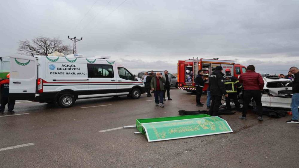 Kazada eşi ve 2 &ccedil;ocuğunu kaybeden anne de yaşam m&uuml;cadelesini kaybetti
