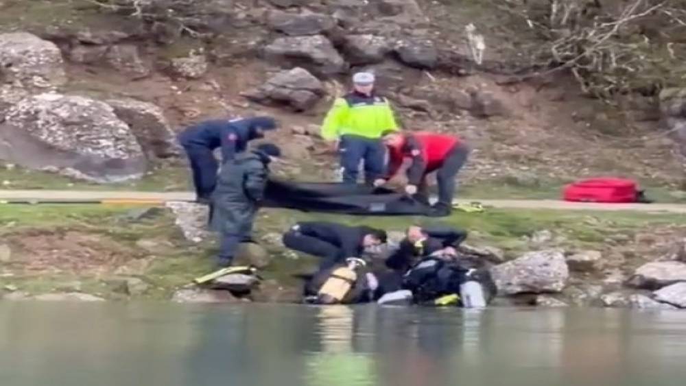 Balık tutmaya gittiği g&ouml;lette boğuldu
