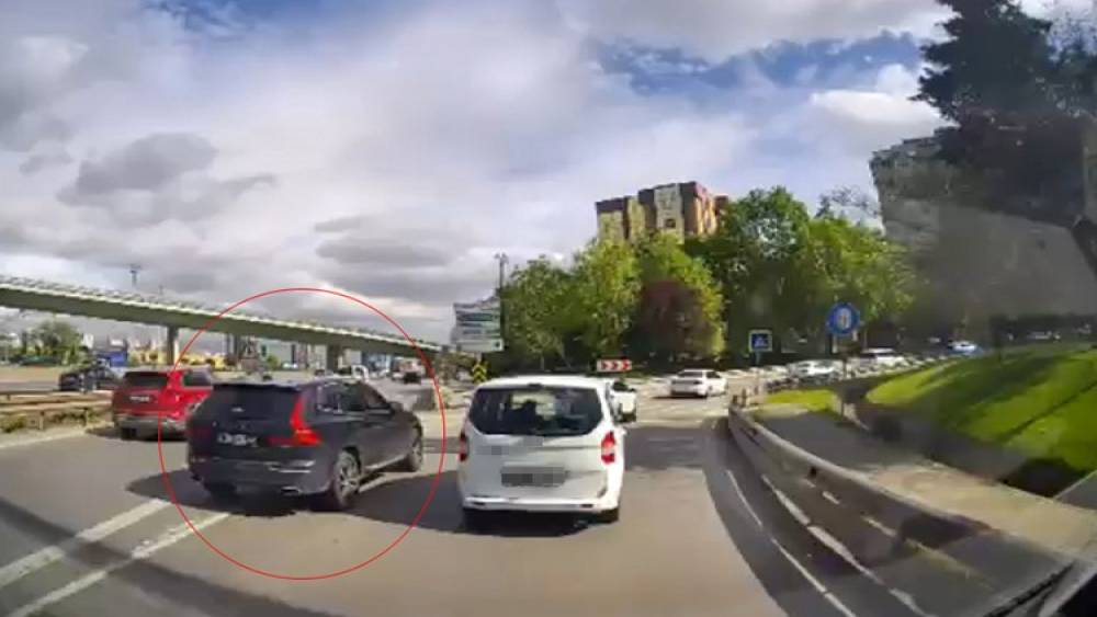 Ataşehir&rsquo;de taralı alandan kaynak kamerada: Hem kural ihlali yaptı hem de diğer s&uuml;r&uuml;c&uuml; ile tartıştı
