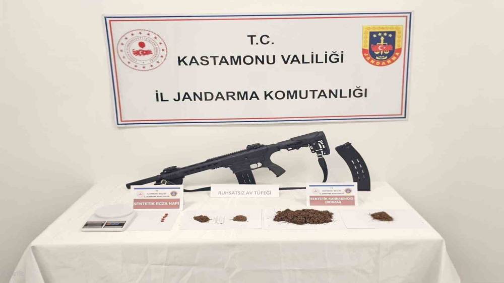 Ara&ccedil;ta binlerce sentetik ecza hapla yakalanan sanıklardan biri tahliye edildi
