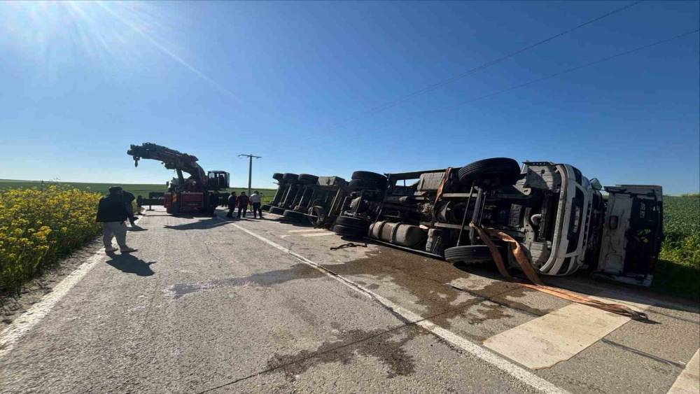 Tekirdağ&rsquo;da tır devrildi: 1 yaralı
